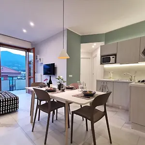 condominio-castellaro-a.hotelitalianriviera.com/